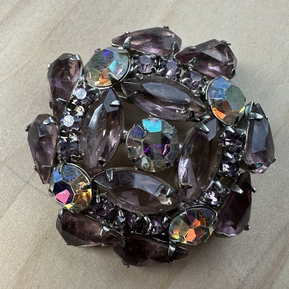 VTG‎ Brooch Pin 1.75" Purple Crystals Aurora Borealis Rhinestones Silver Tone - Picture 1 of 7